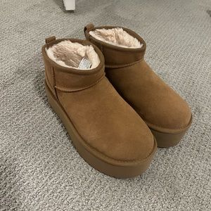 UGG Classic Ultra Mini Platform- Chestnut size 7